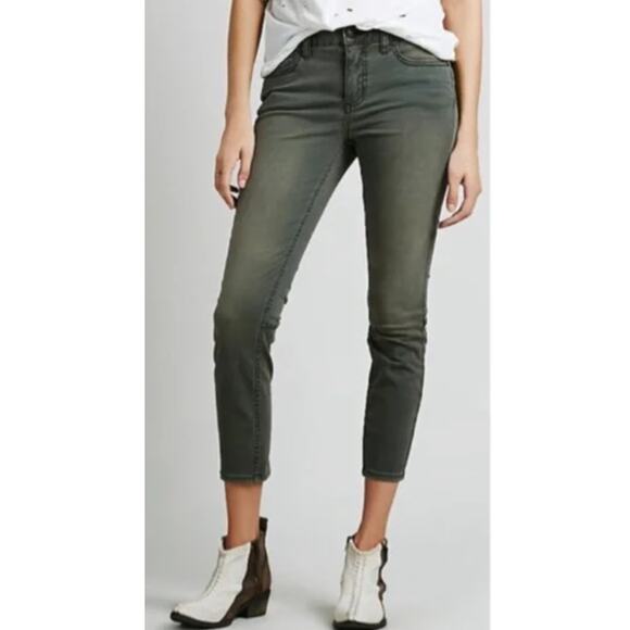Free People Rolled Crop Mid Rise Skinny Jeans in Maris - Picture 2 of 11